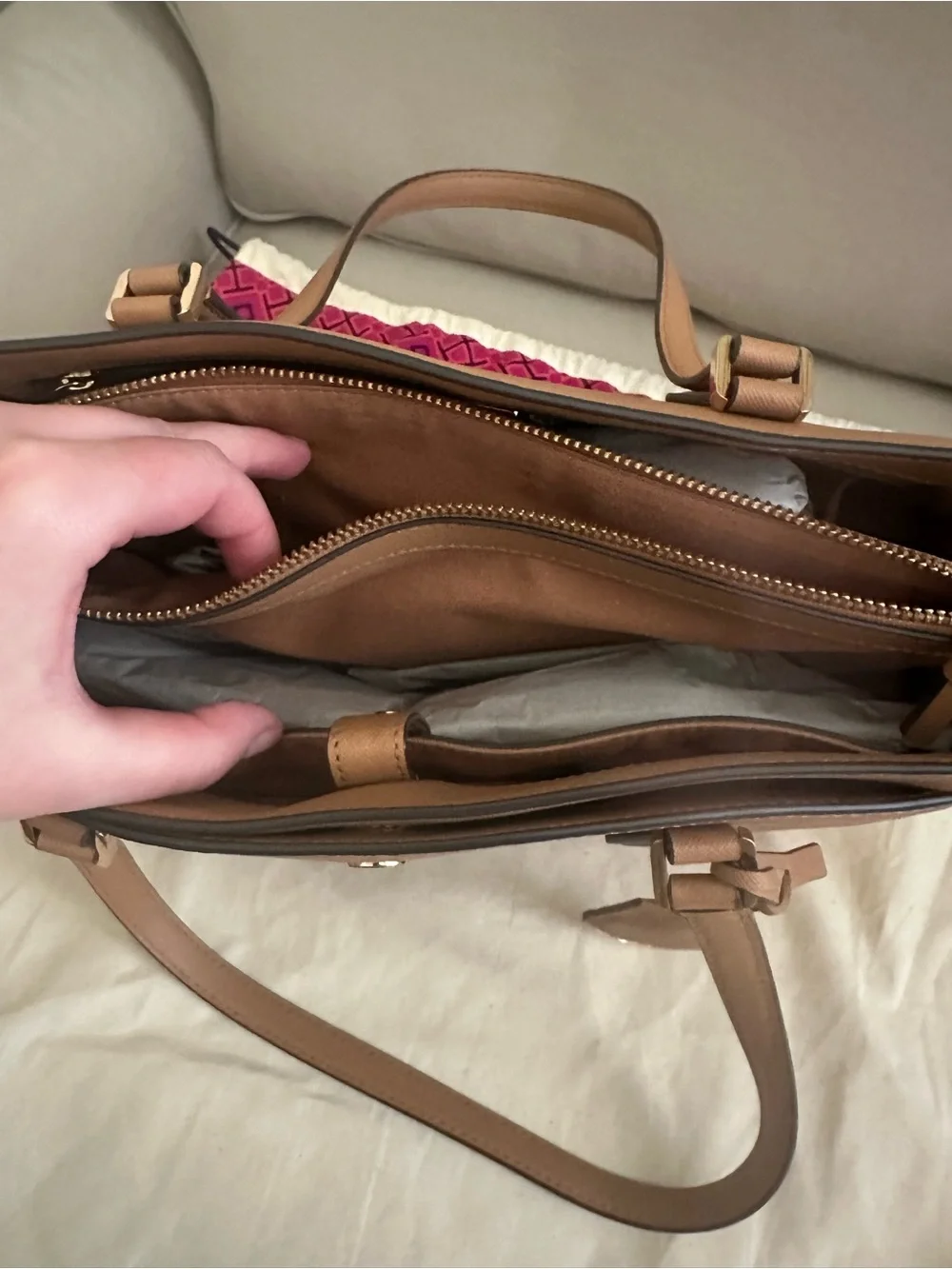 Tory Burch Robinson Leather Tote in Cardamom